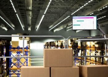 Warehouse floor scale connected to a warehouse management system workstation with weight data flowing automatically into the WMS transaction record